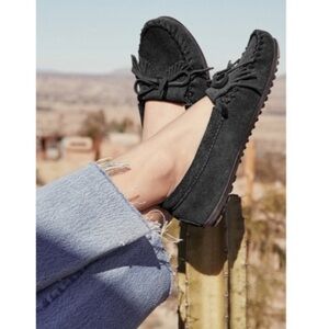 Minnetonka Black Suede Boho Hippie Kiltie Moccasin